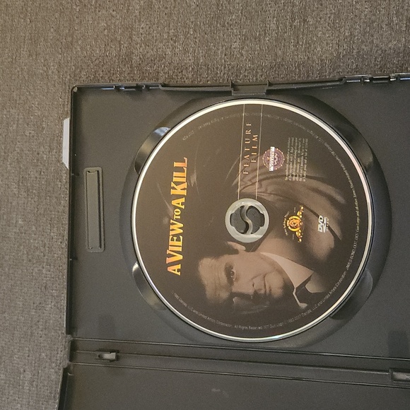 A View to a Kill DVD Movie James Bond 007 Special Features EUC - Picture 3 of 3